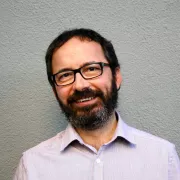 Juan Antonio Modenes és membre de l'equip docent de l'Escola Sert