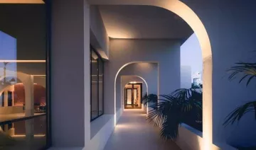 Pasillo iluminado