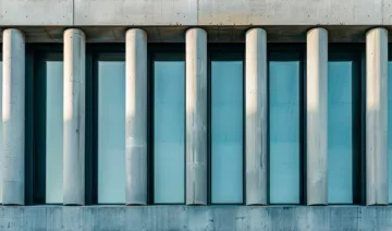 Columnas de un edificio público