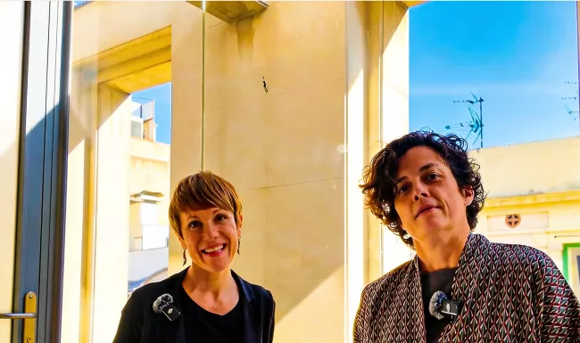 Marta Poch i Caterina Capdevila, codirectores del curs Comunicar arquitectura de l'Escola Sert, somrient durant l'entrevista