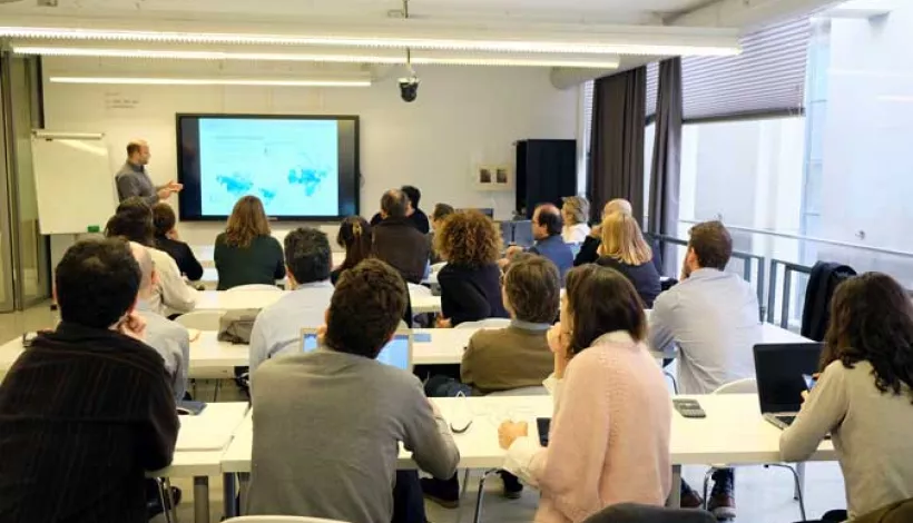 Clase de un programa en la Escola Sert