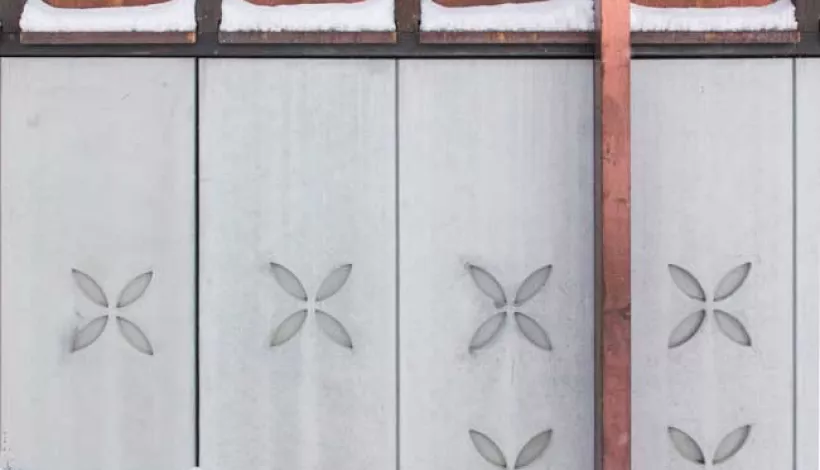 Puerta con nieve