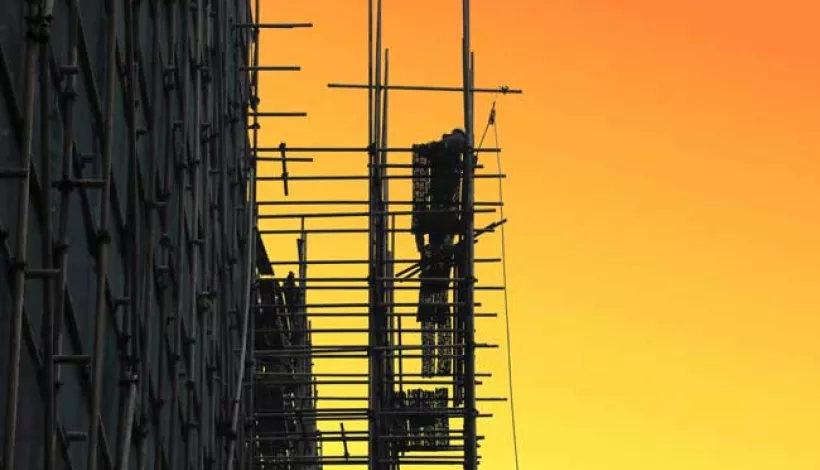 Trabajadores en un andamio