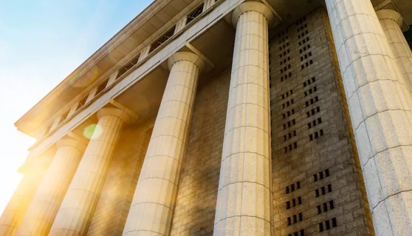 Columnas de un edificio público