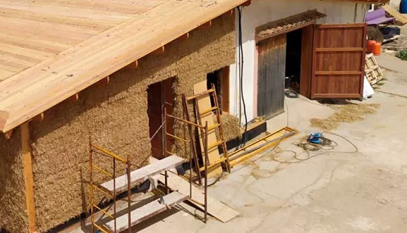 Edificación hecha con paja