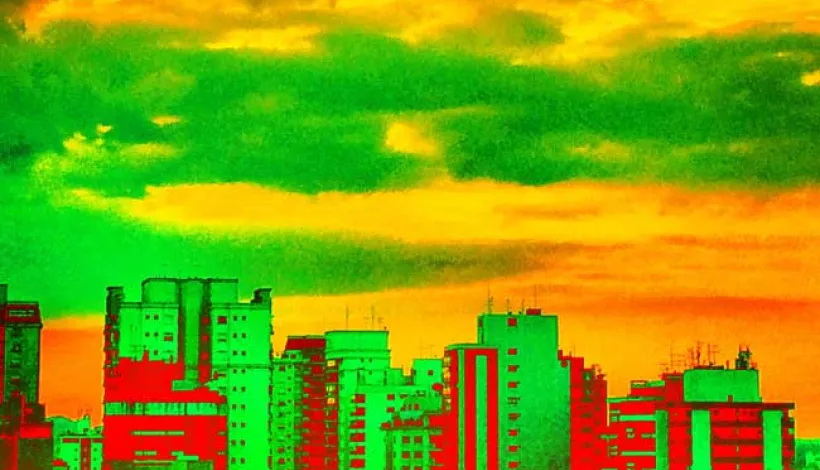 Imagen de unos edificos tomada con termografía