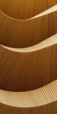 Construcción hecha con madera que tiene una forma de espiral ascendente.