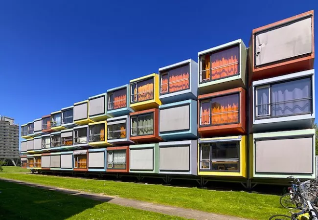 Casas para estudiantes hechas con arquitectura modular.