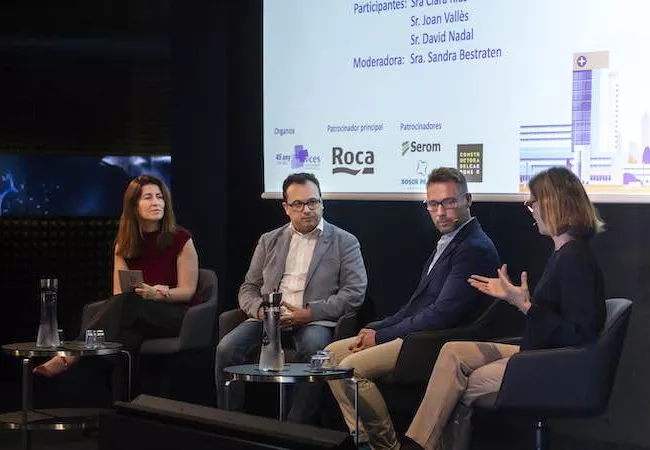 Clara Rius en la mesa redonda