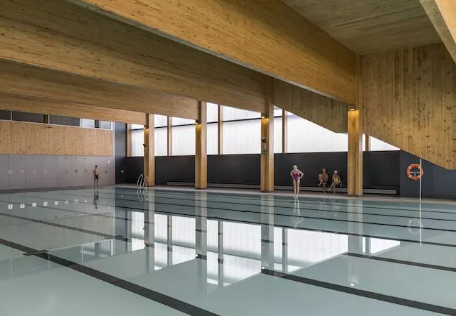 Piscina en el CEM Turó de la Peira