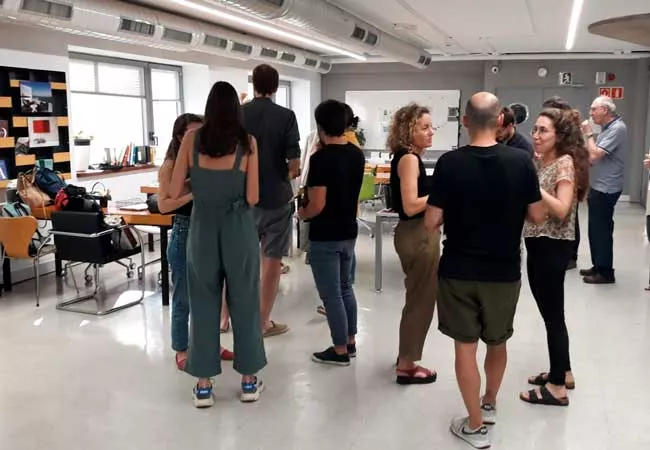 Alumnos en una clase de Escola Sert