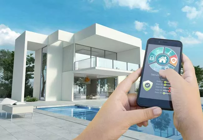 Movil controlando una casa domótica