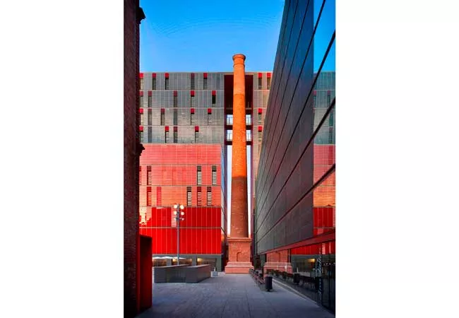 Chimenea en el barrio del Poblenou de Barcelona