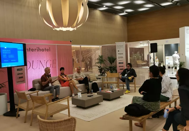 Momento del debate en Interihotel