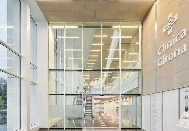 Escaleras de la Clínica Girona