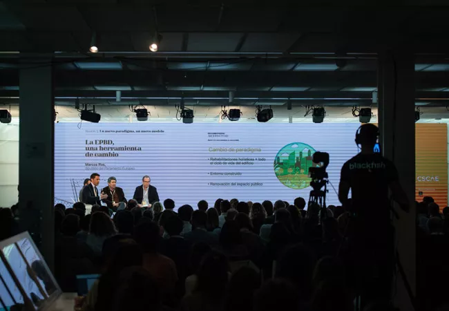 Momento de la jornada en el COAC sobre descarbonización y arquitectura