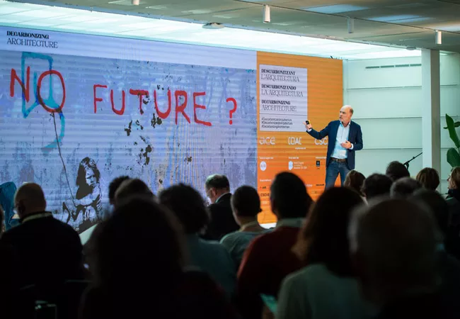 Conferencia sobre descarbonización y arquitectura