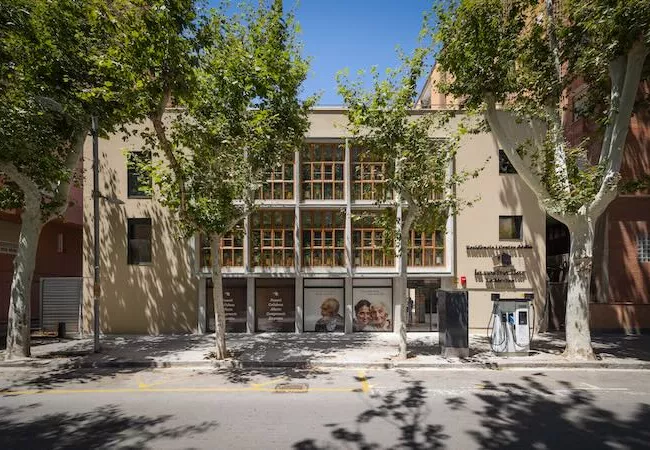 Imagen de la fachada de la residencia de La Vostra Llar. (aia)