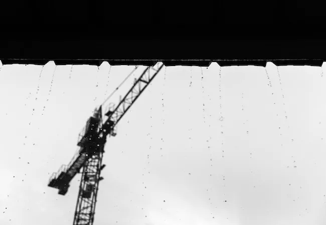 Vistas a una grúa de construcción
