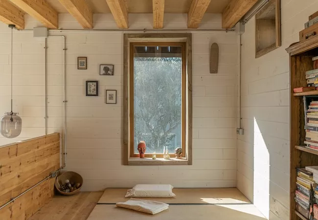 Ventana de la casa vista desde el interior