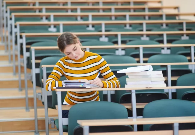 Estudiant preparant les oposicions al cos d'arquitectes de l'Administració pública.