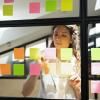 Mujer gestionando un proyecto con metodología Agile