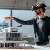 Arquitecto trabajando con gafas de realidad virtual